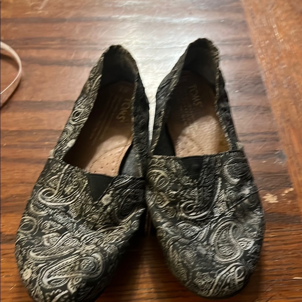 TOMS Women's Black Paisley Shoes
